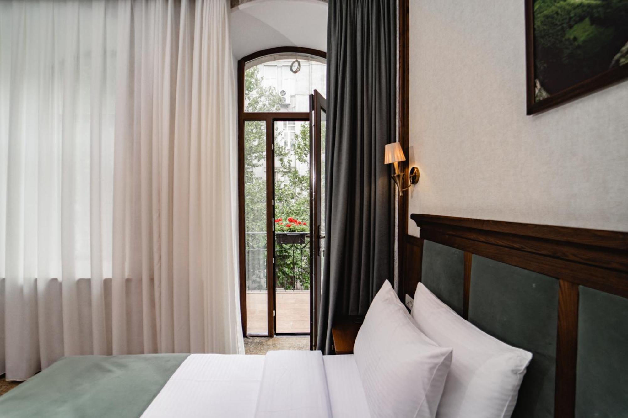Midway Baku Hotel Екстериор снимка