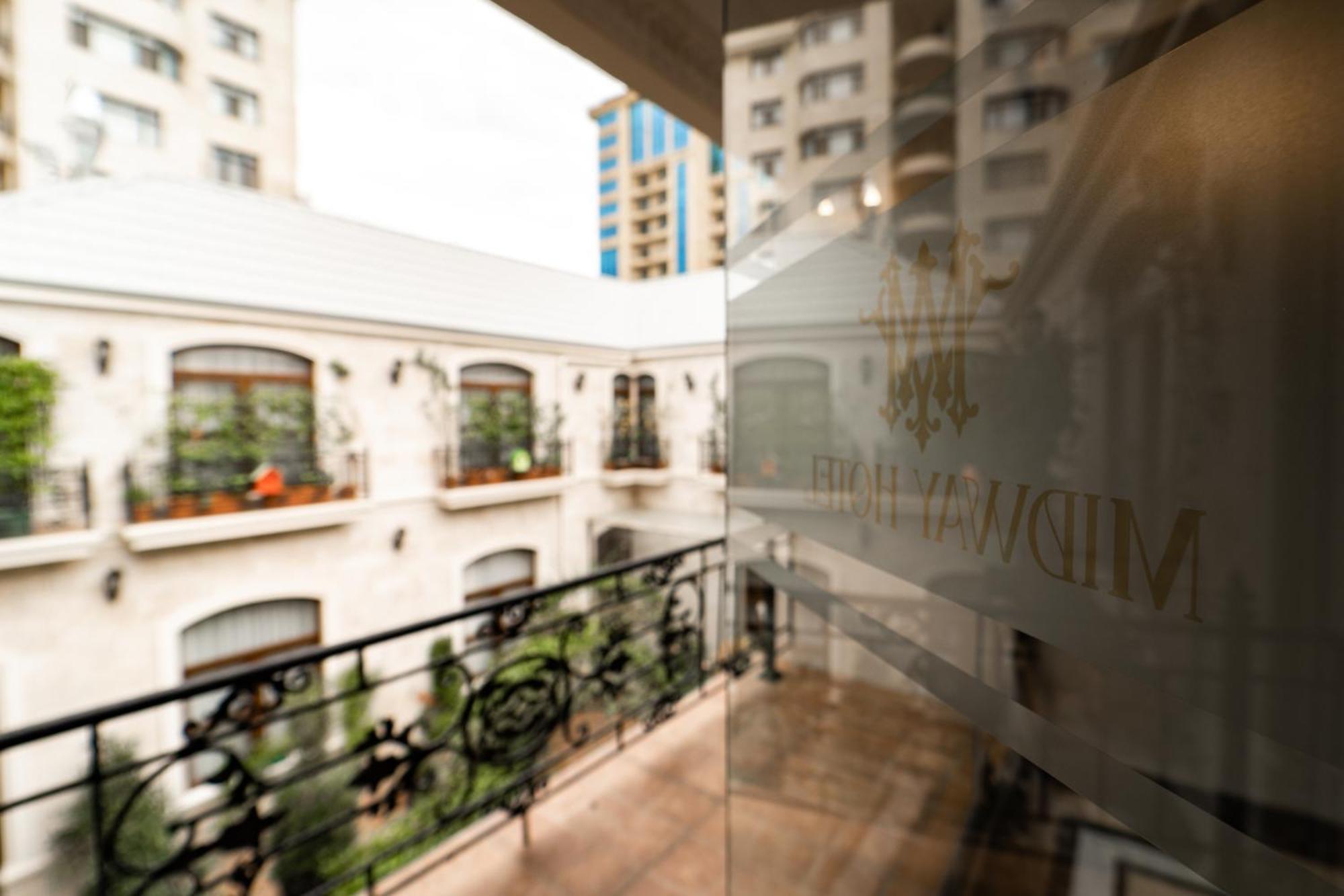 Midway Baku Hotel Екстериор снимка