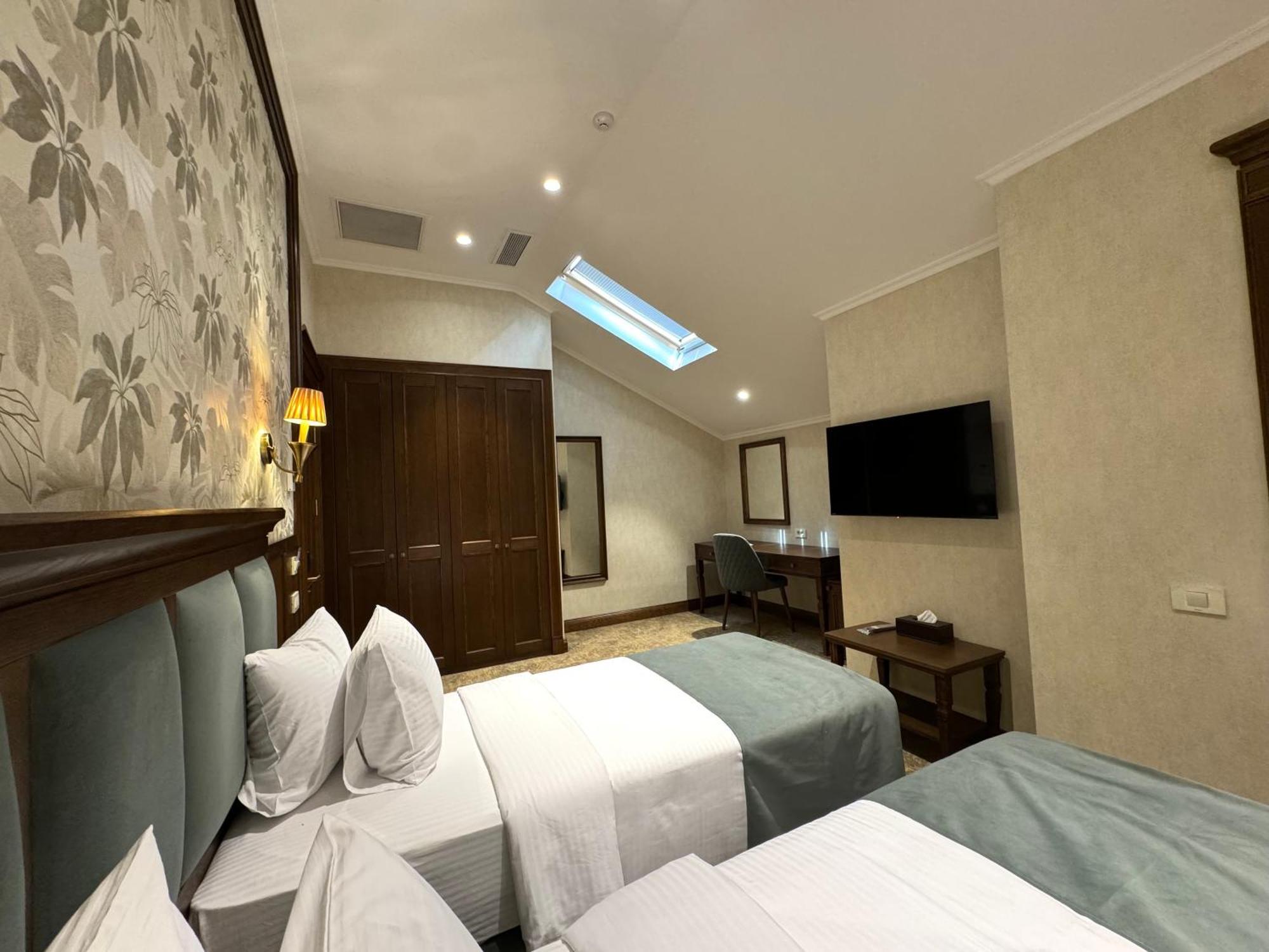 Midway Baku Hotel Екстериор снимка