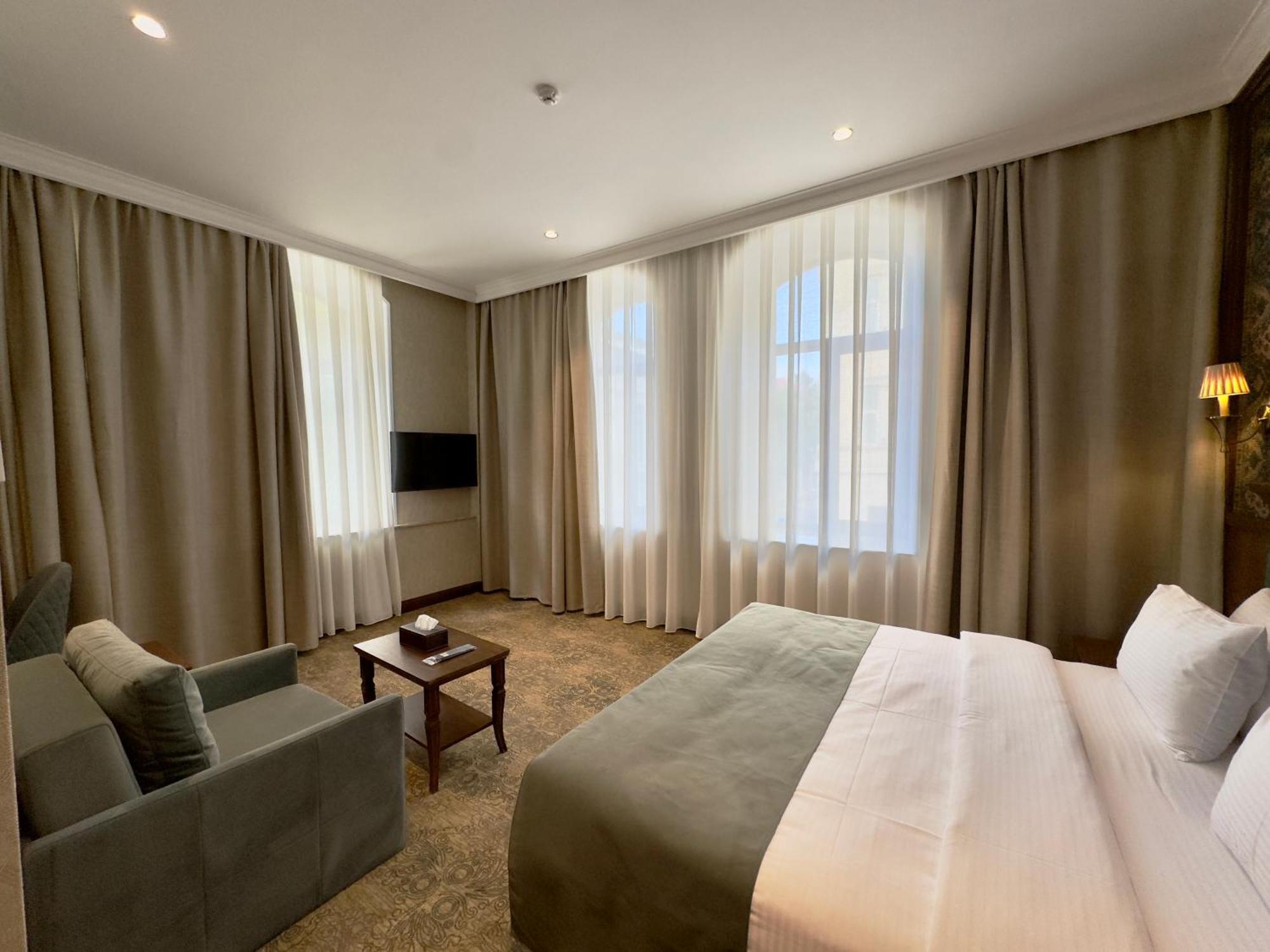 Midway Baku Hotel Екстериор снимка