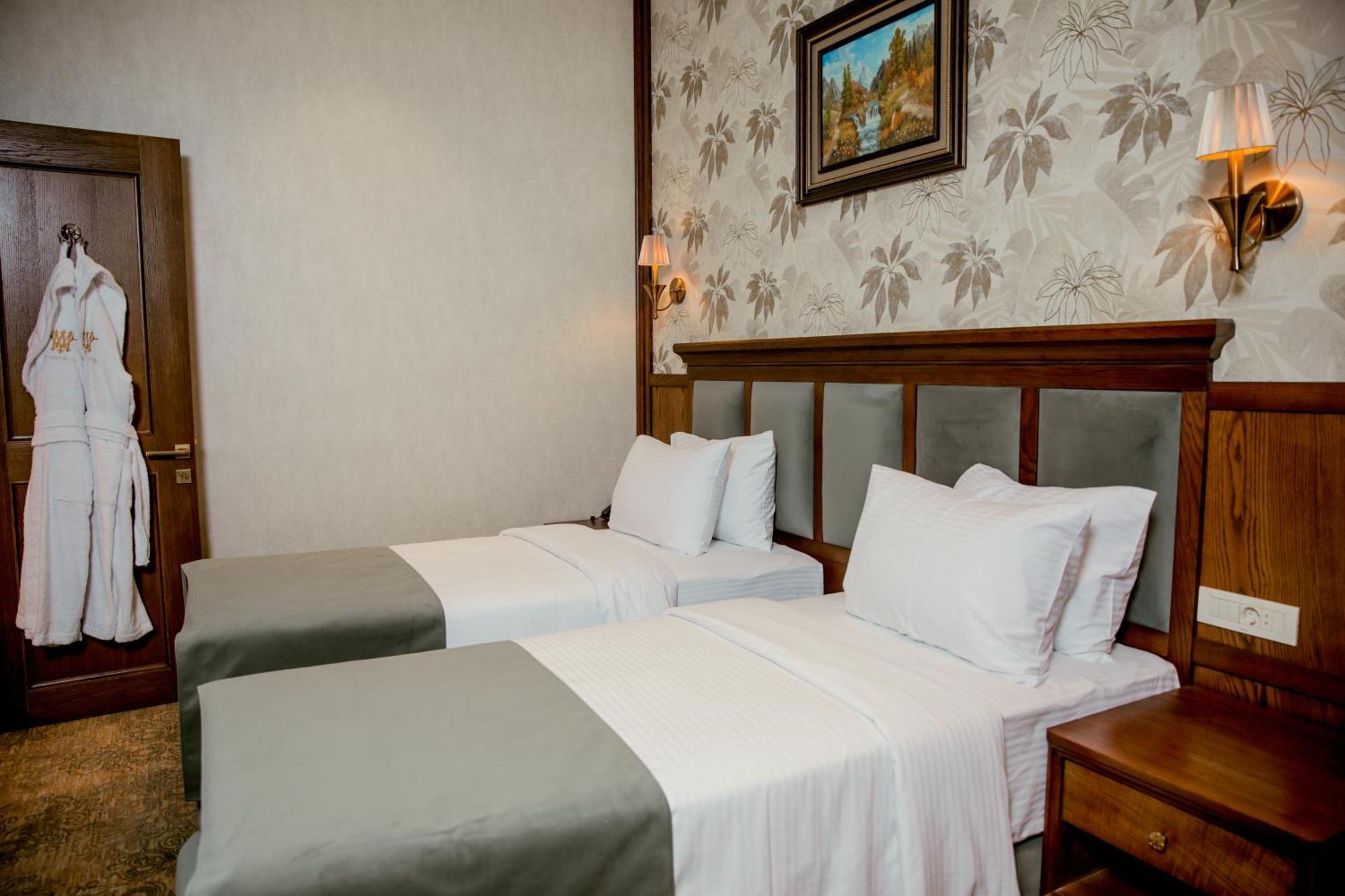 Midway Baku Hotel Екстериор снимка