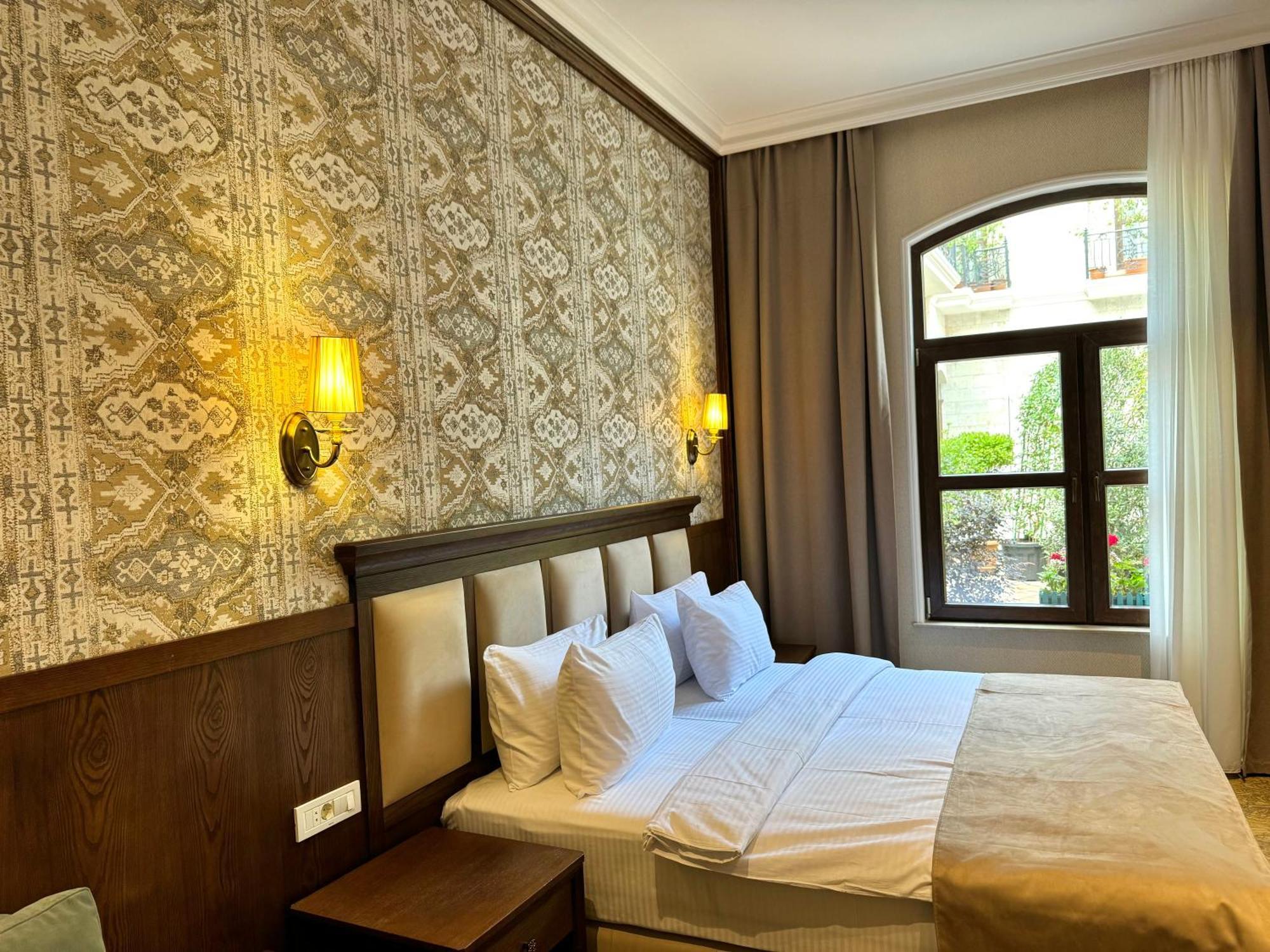 Midway Baku Hotel Екстериор снимка