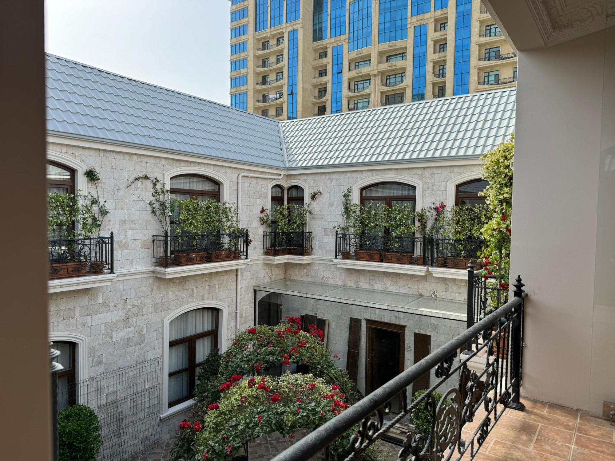 Midway Baku Hotel Екстериор снимка