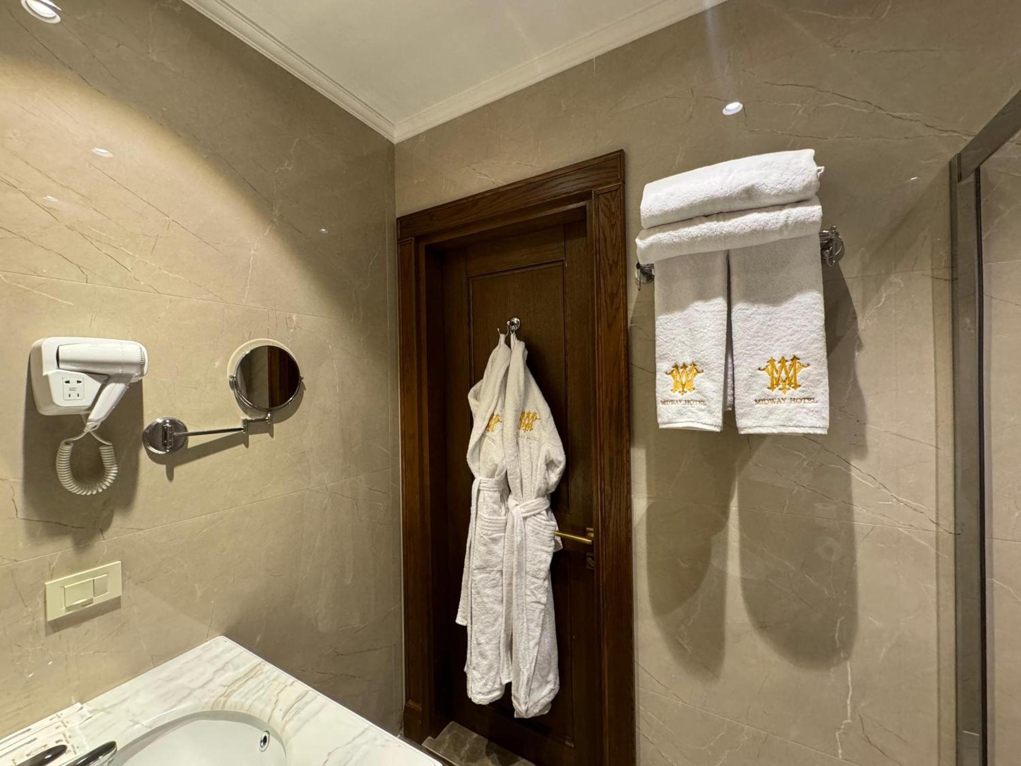 Midway Baku Hotel Екстериор снимка