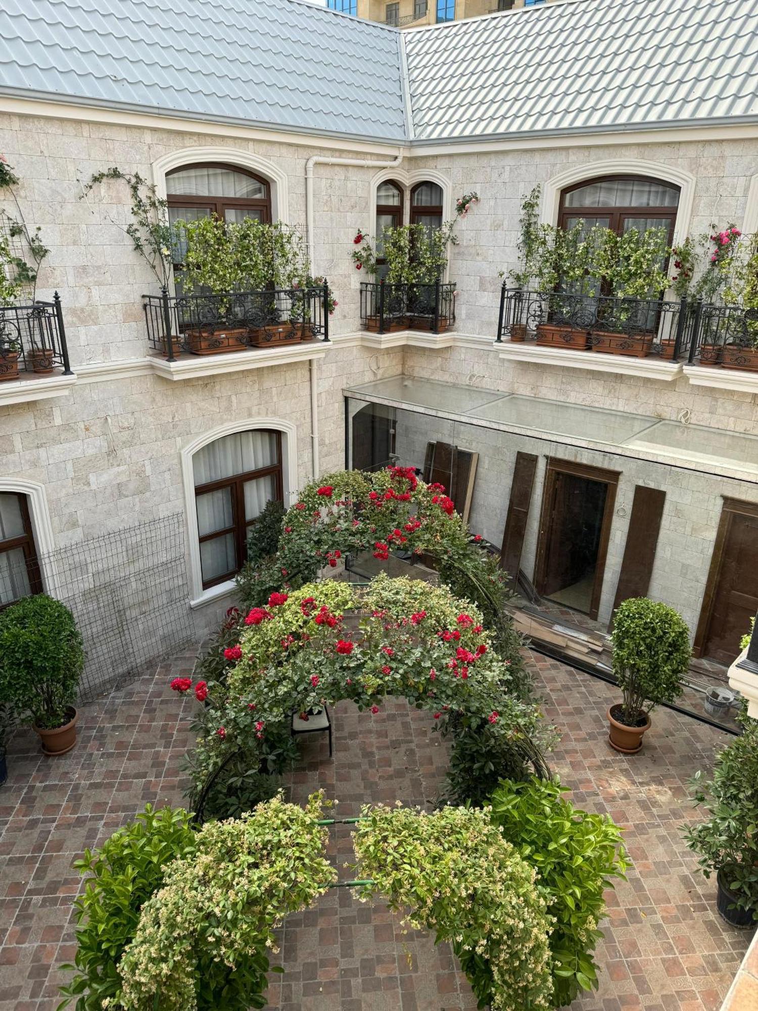 Midway Baku Hotel Екстериор снимка