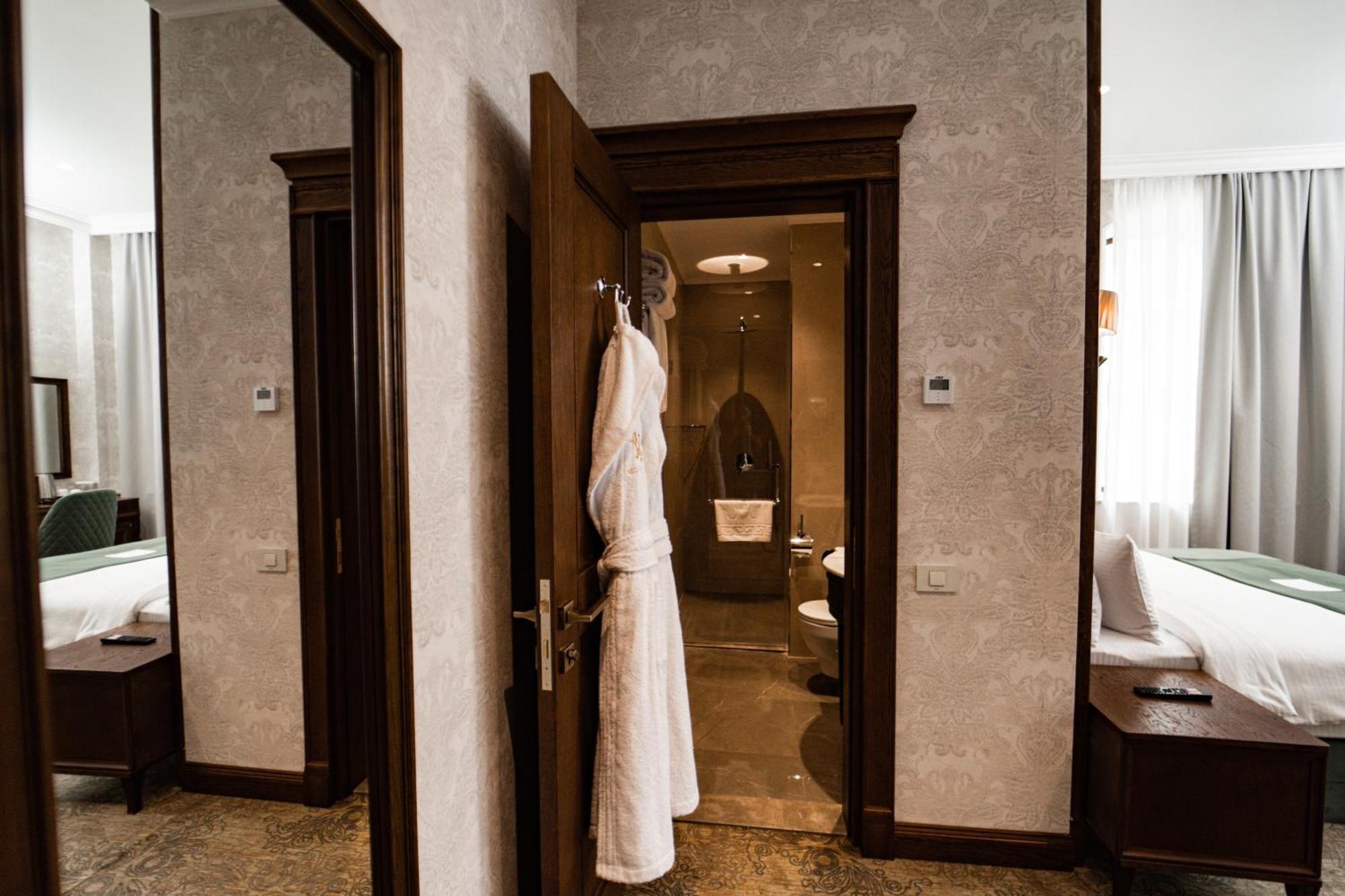 Midway Baku Hotel Екстериор снимка