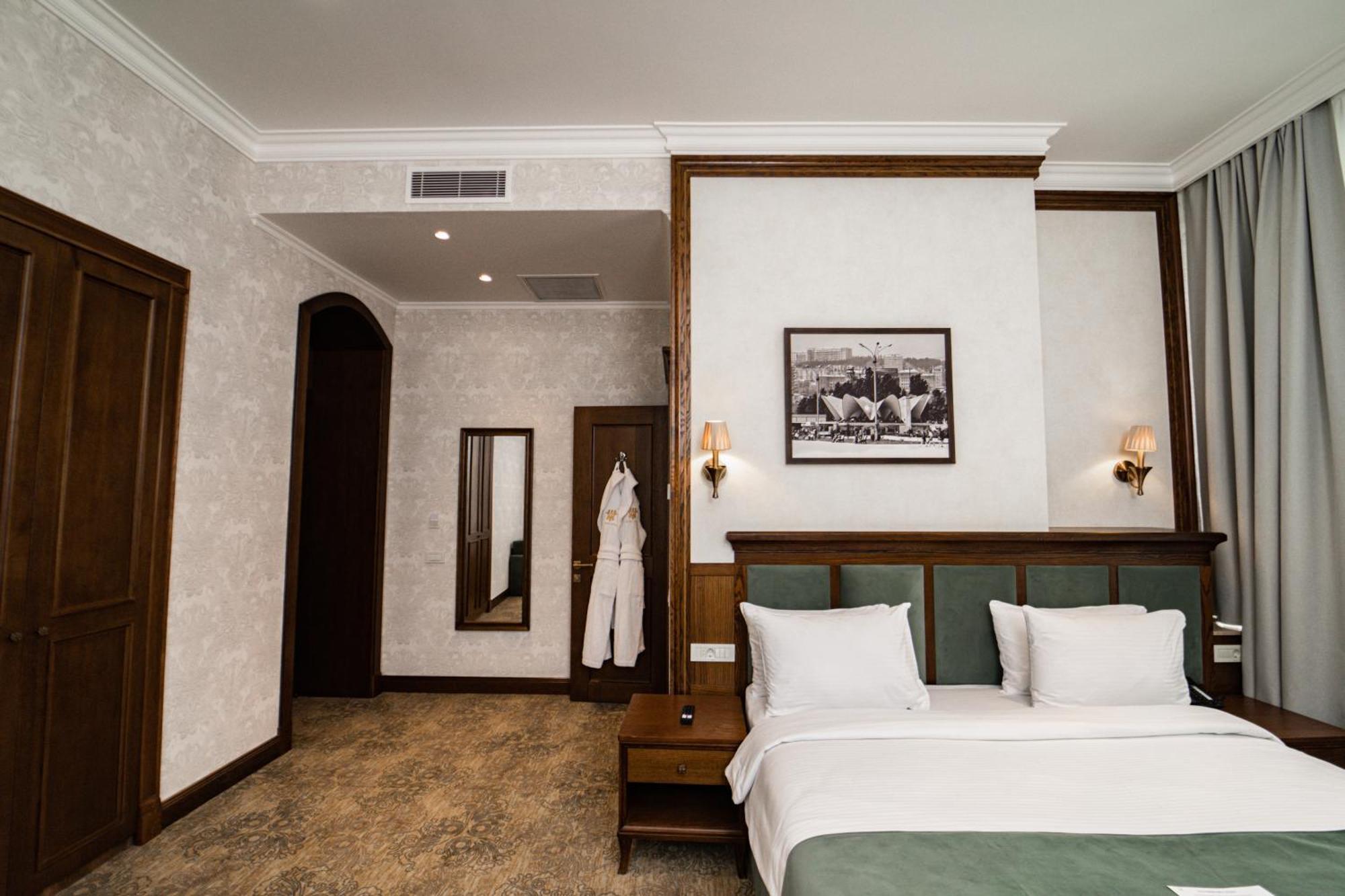 Midway Baku Hotel Екстериор снимка