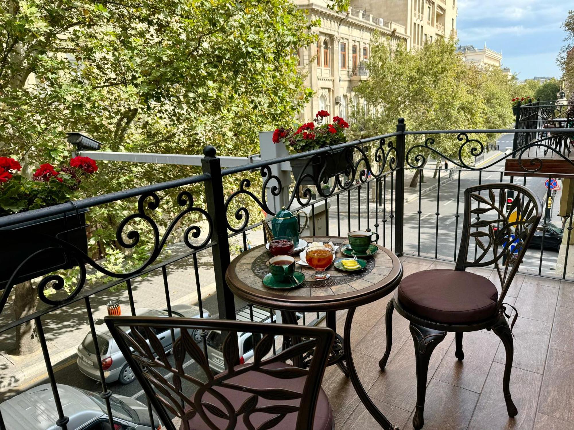 Midway Baku Hotel Екстериор снимка